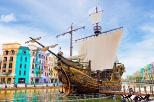 Cận cảnh tàu The Grand Voyage Mega Grand World Hà Nội