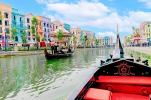 Check in tại Mega Grand World Hà Nội - Check in trên sông Venice thơ mộng