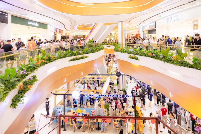 Khai trương Vincom Mega Mall Royal Island Vũ Yên