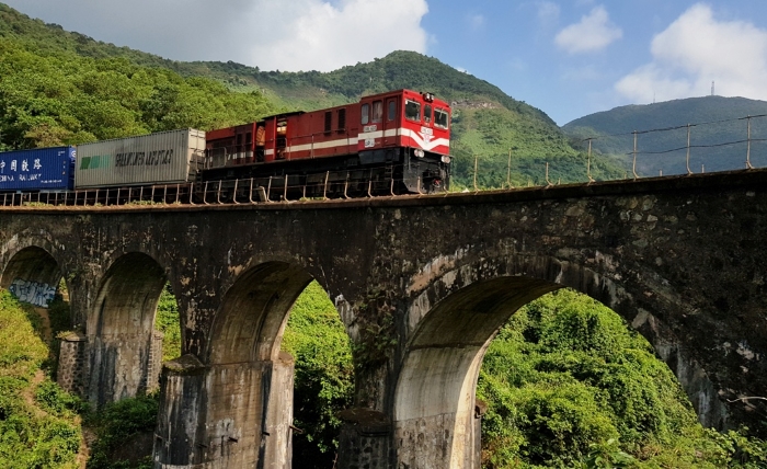 Đường sắt qua đèo Hải Vân